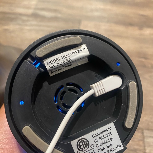 2 Diffusers & Power Cord - Picture 9 of 10